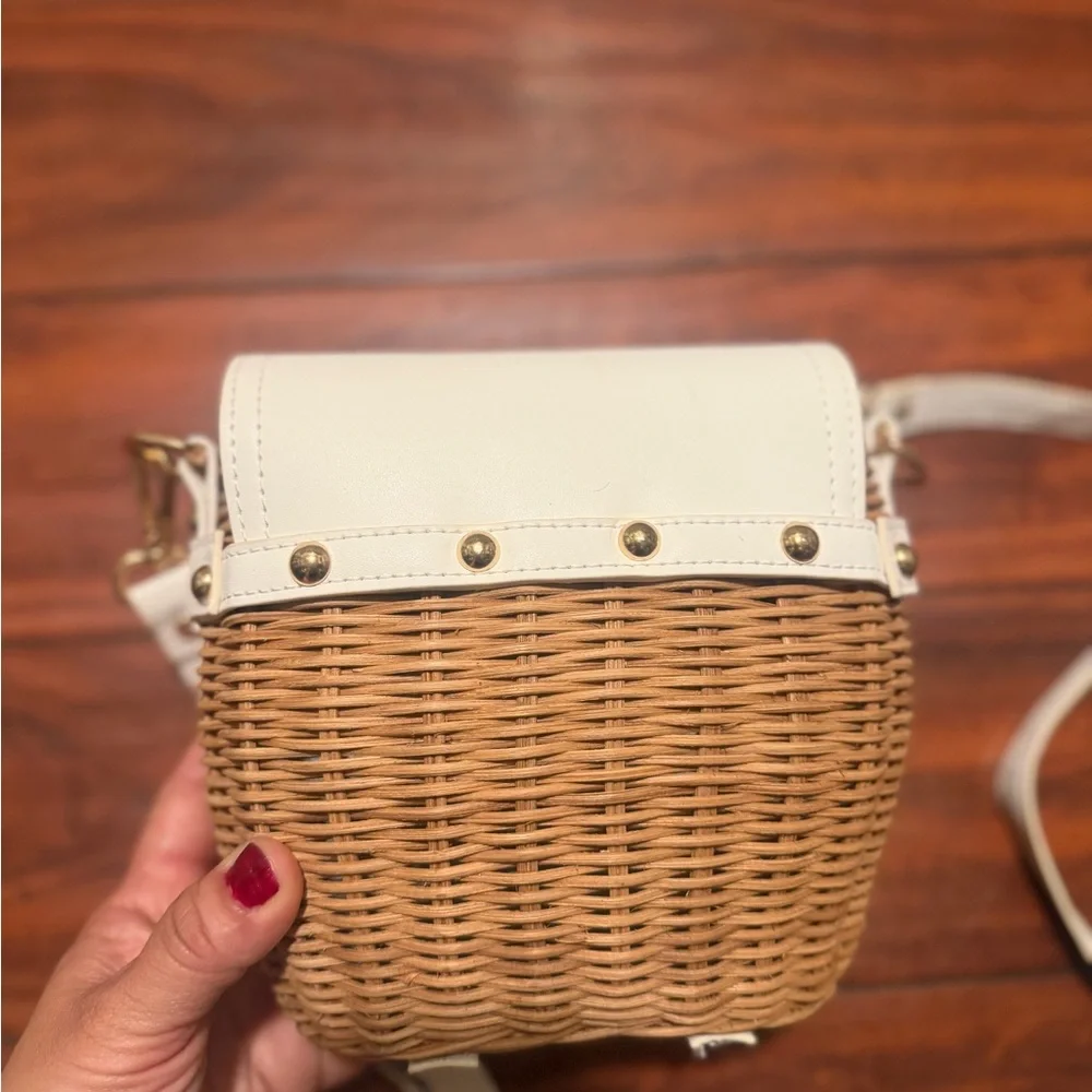 Tommy Bahama Natural Woven Rattan Crossbody with White Flap - Picture 7 of 12